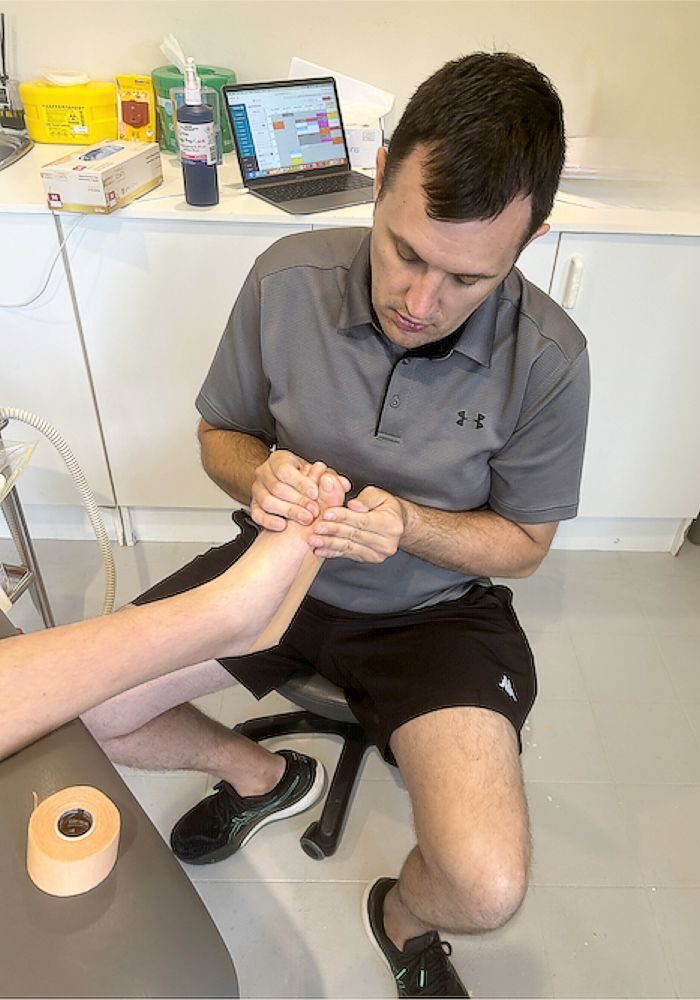 Podiatrist Luke Simpson of Sports & Injury Management, Diamond Creek with a patient